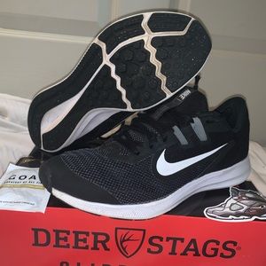 Nike running shoes, Size 5.5y, Good condition